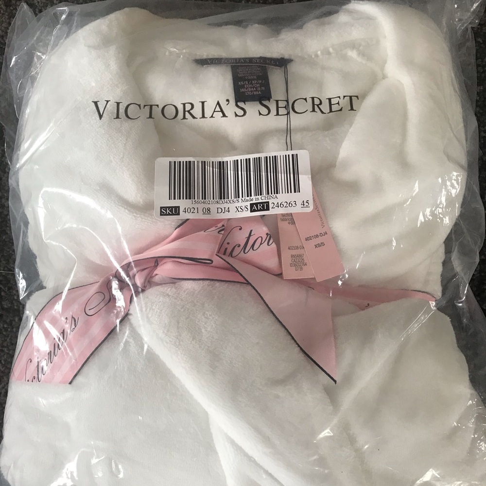 NWT Victoria Secret off white robe new